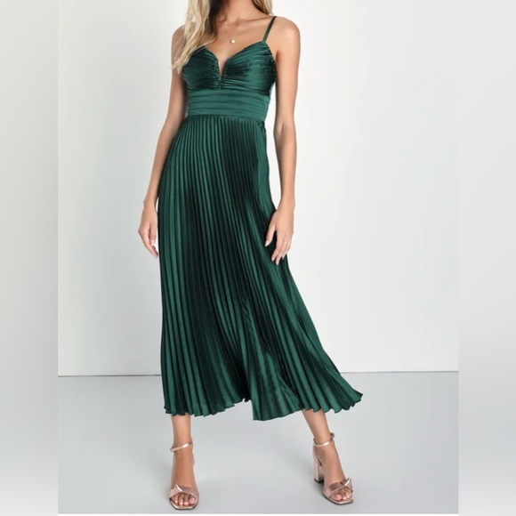 Lulus Fabulous Perfection Emerald Green Satin Pleated Midi Dress NWOT Large - Picture 1 of 7